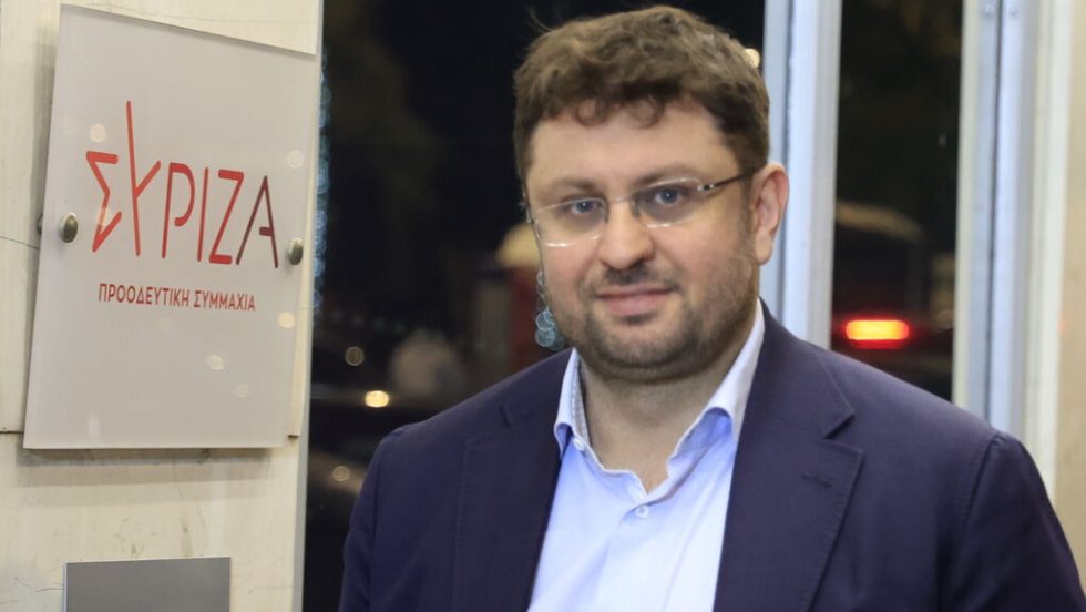 Με δύο κοστούμια το ΠΑΣΟΚ